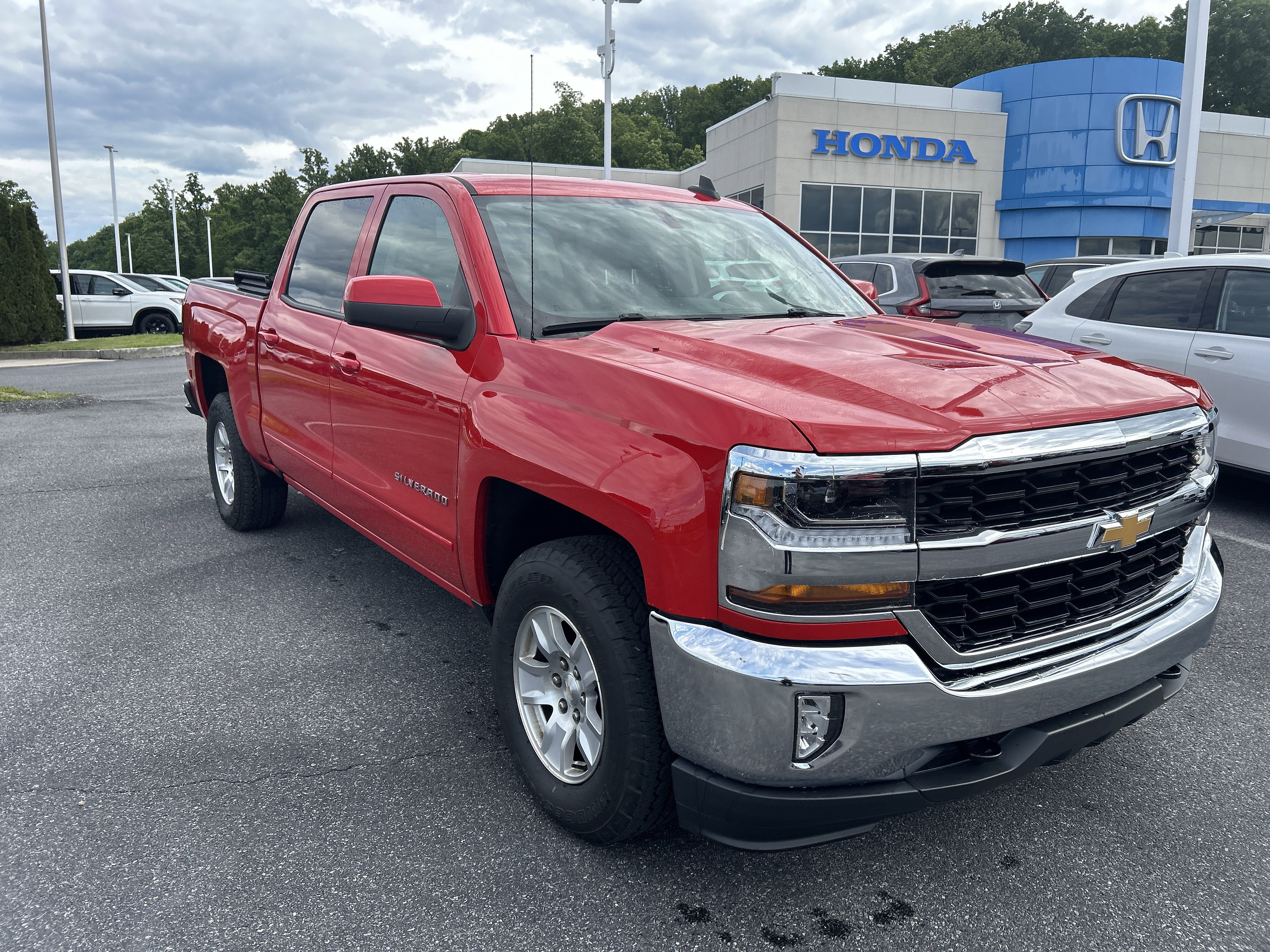 Used 2017 Chevrolet Silverado 1500 LT w/ All Star Edition AWD/4WD image 1