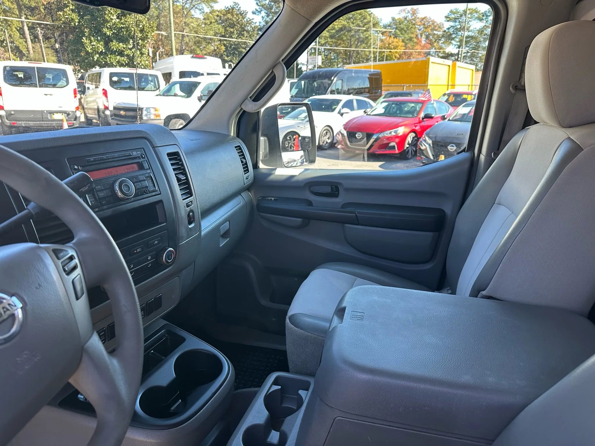 Used 2014 Nissan NV 2500 SV image 13