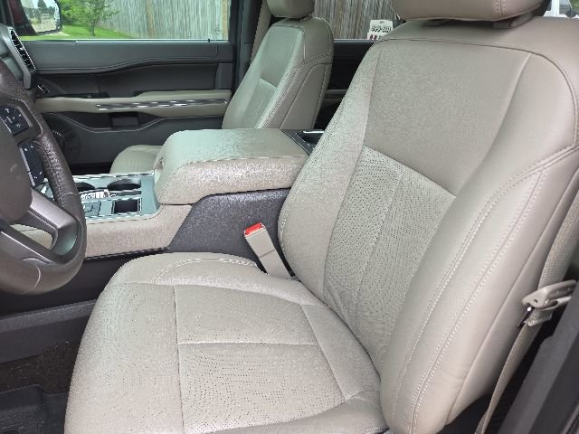 Used 2020 Ford Expedition XLT w/ Equipment Group 202A RWD image 5