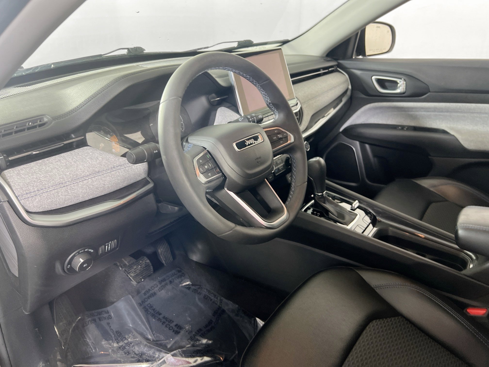 Used 2022 Jeep Compass Latitude image 9