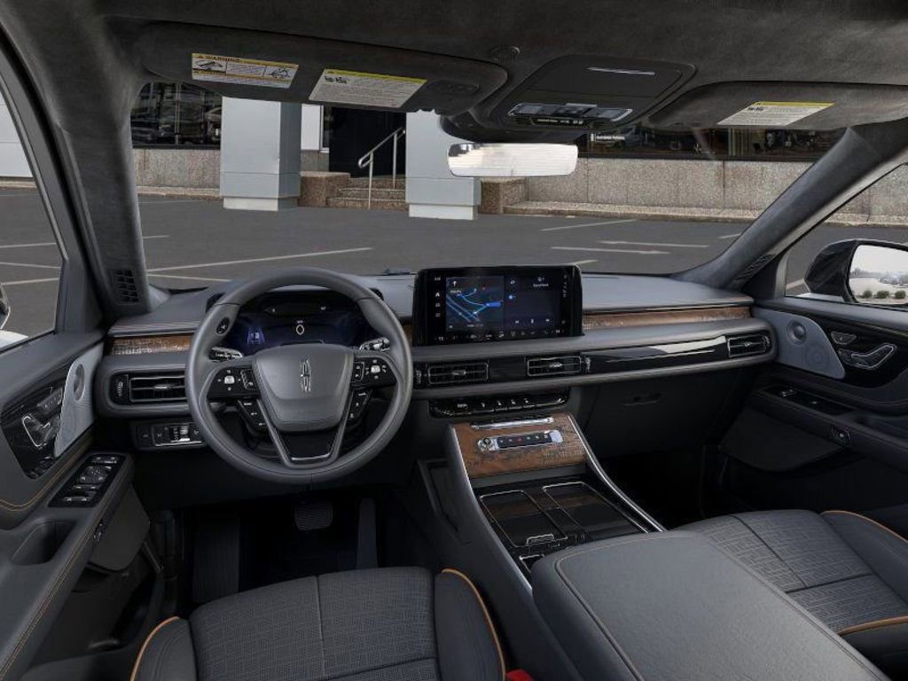 New 2025 Lincoln Aviator Black Label w/ Jet Appearance Package AWD/4WD image 9