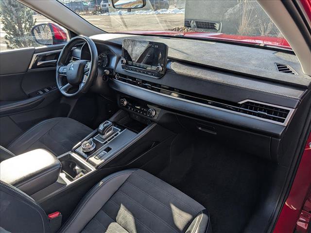Used 2024 Mitsubishi Outlander SE image 13