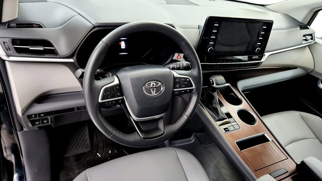 Certified 2023 Toyota Sienna XLE AWD/4WD image 25