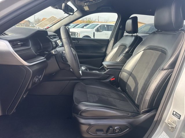 Used 2024 Jeep Grand Cherokee Altitude image 2