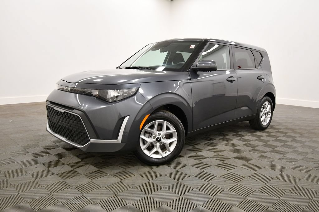 Certified 2025 Kia Soul LX FWD image 2
