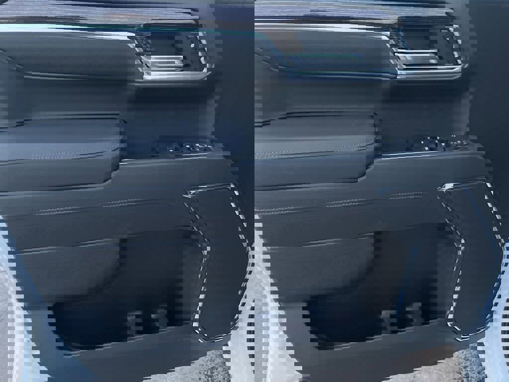 New 2026 GMC Sierra 1500 SLE w/ Preferred Package image 17