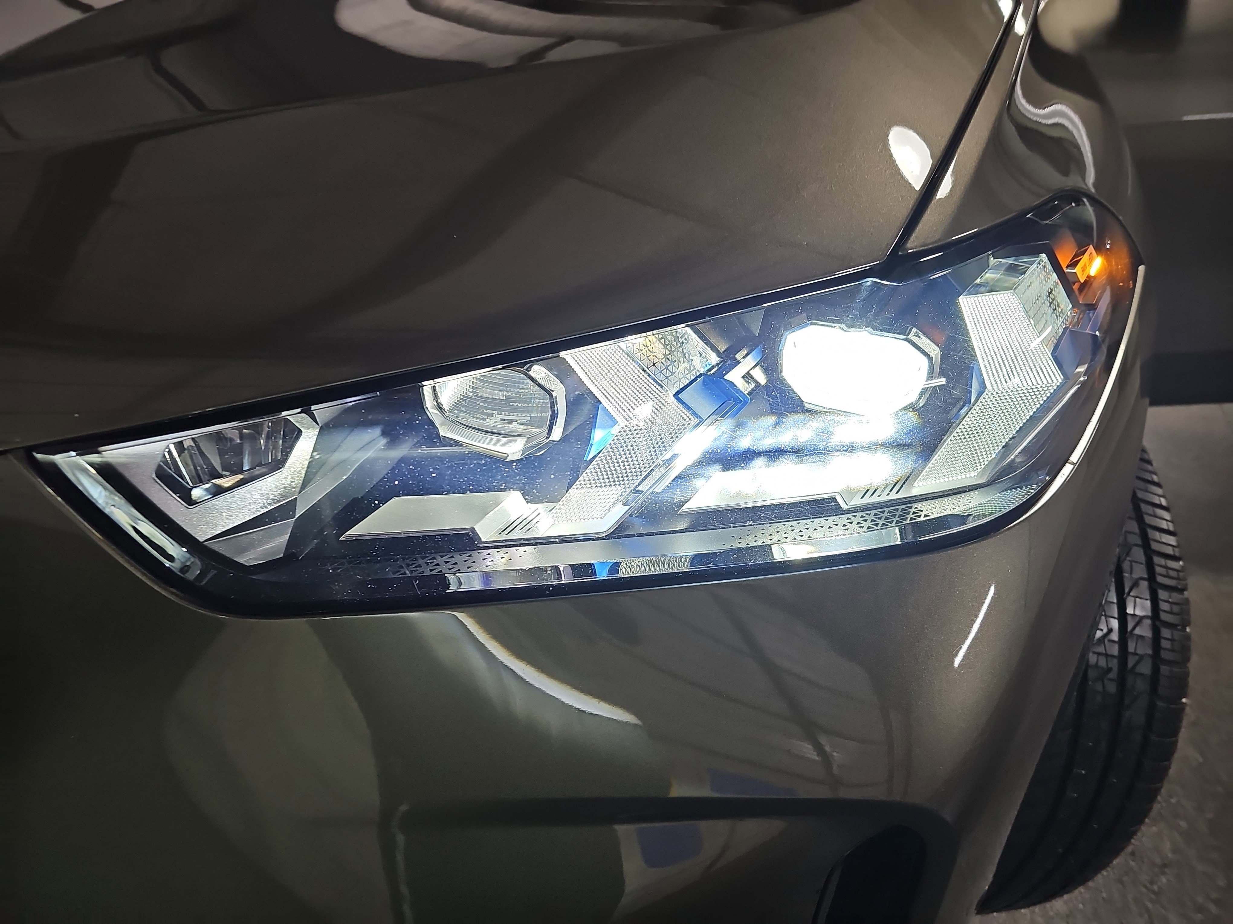 Certified 2024 BMW X5 xDrive50e w/ Premium Package AWD/4WD image 33