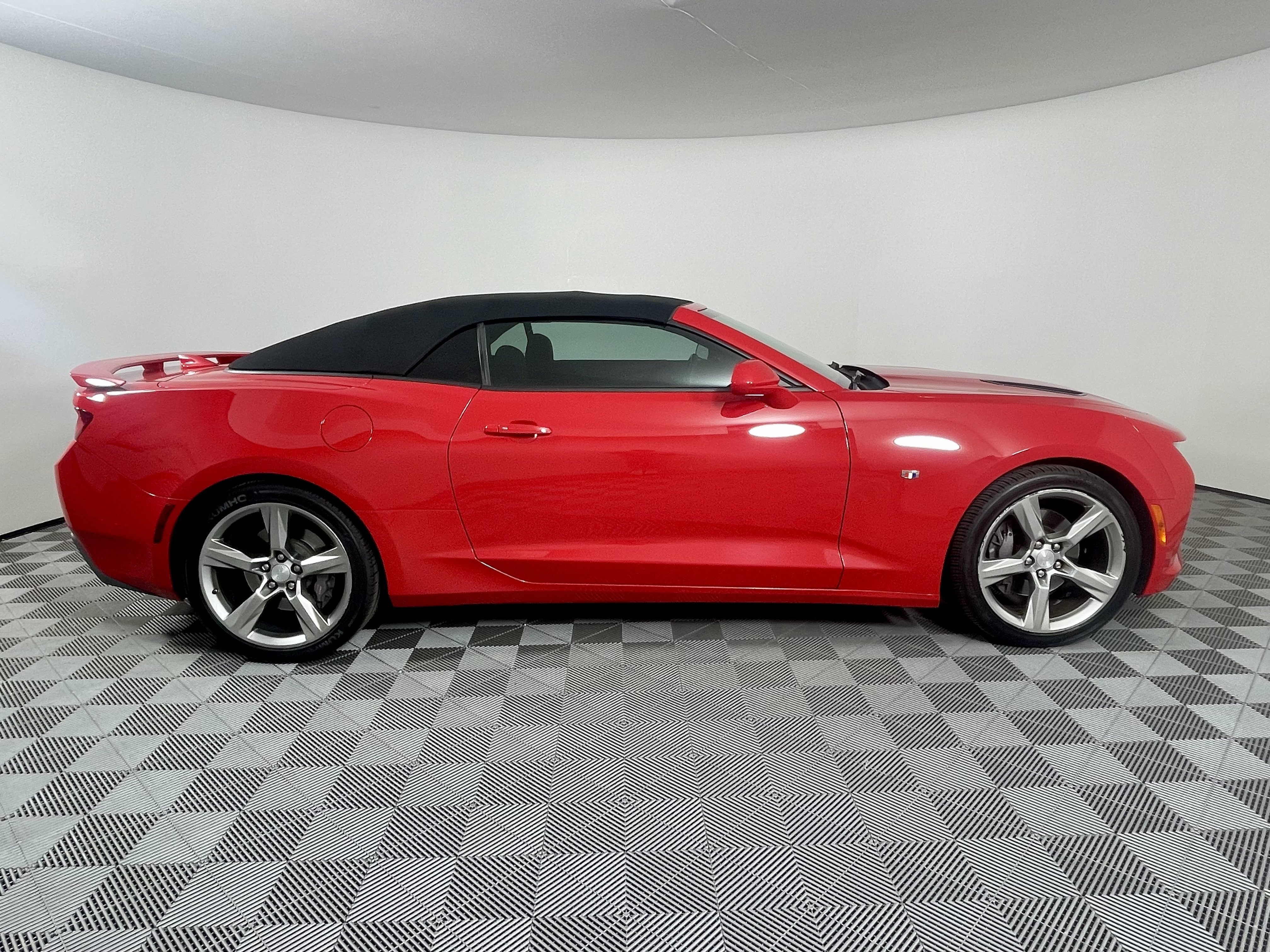 Used 2017 Chevrolet Camaro SS image 7