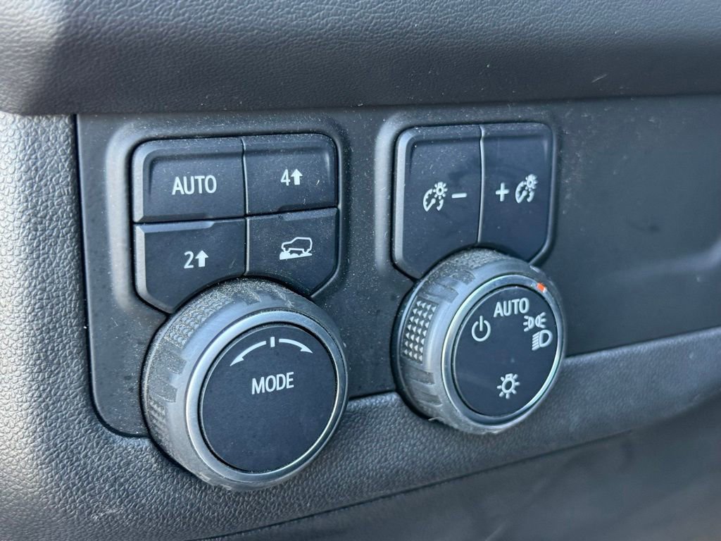 Used 2022 Chevrolet Suburban LT w/ Luxury Package AWD/4WD image 17