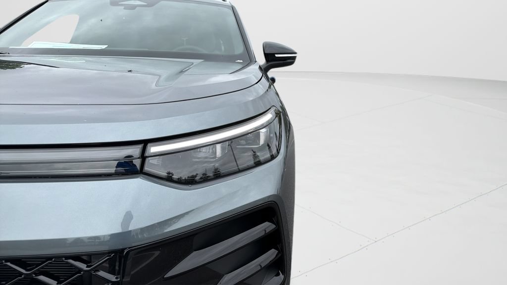 New 2026 Volkswagen Tiguan SE R-Line FWD image 33