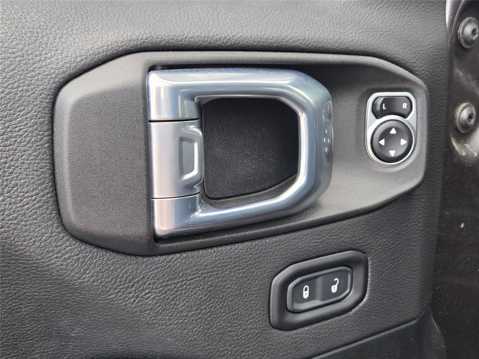 Used 2021 Jeep Wrangler Unlimited Rubicon AWD/4WD image 14