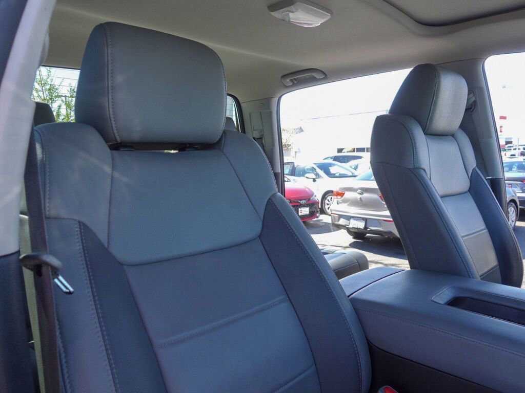 Used 2019 Toyota Tundra Limited w/ Limited Premium Package AWD/4WD image 14