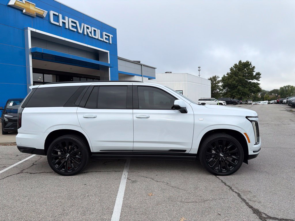 Used 2026 Cadillac Escalade Platinum Sport w/ LPO, ONYX Package AWD/4WD image 2
