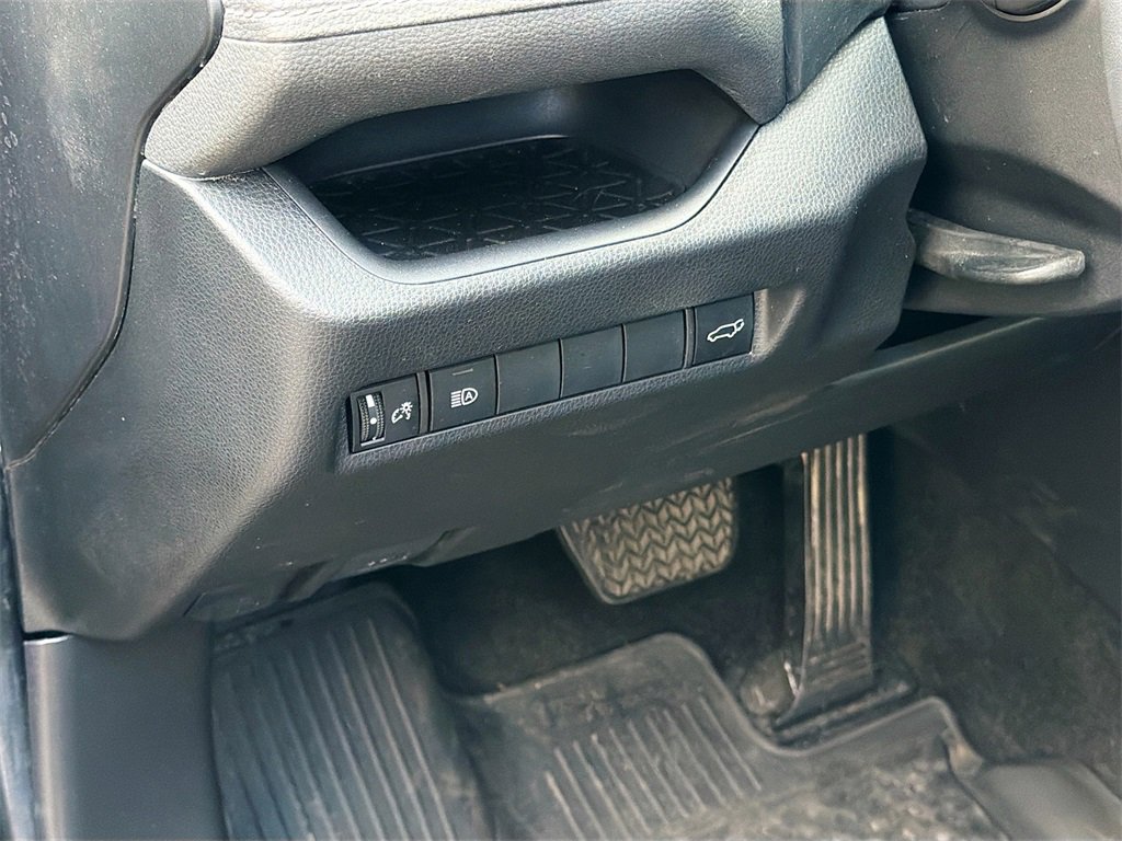 Used 2023 Toyota RAV4 XLE Premium image 10