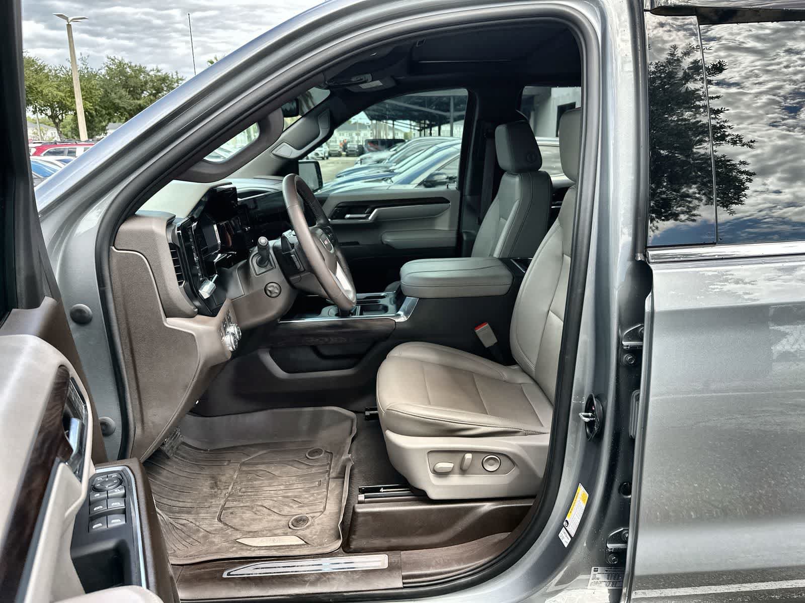 Used 2023 GMC Sierra 1500 SLT w/ SLT Premium Plus Package AWD/4WD image 2