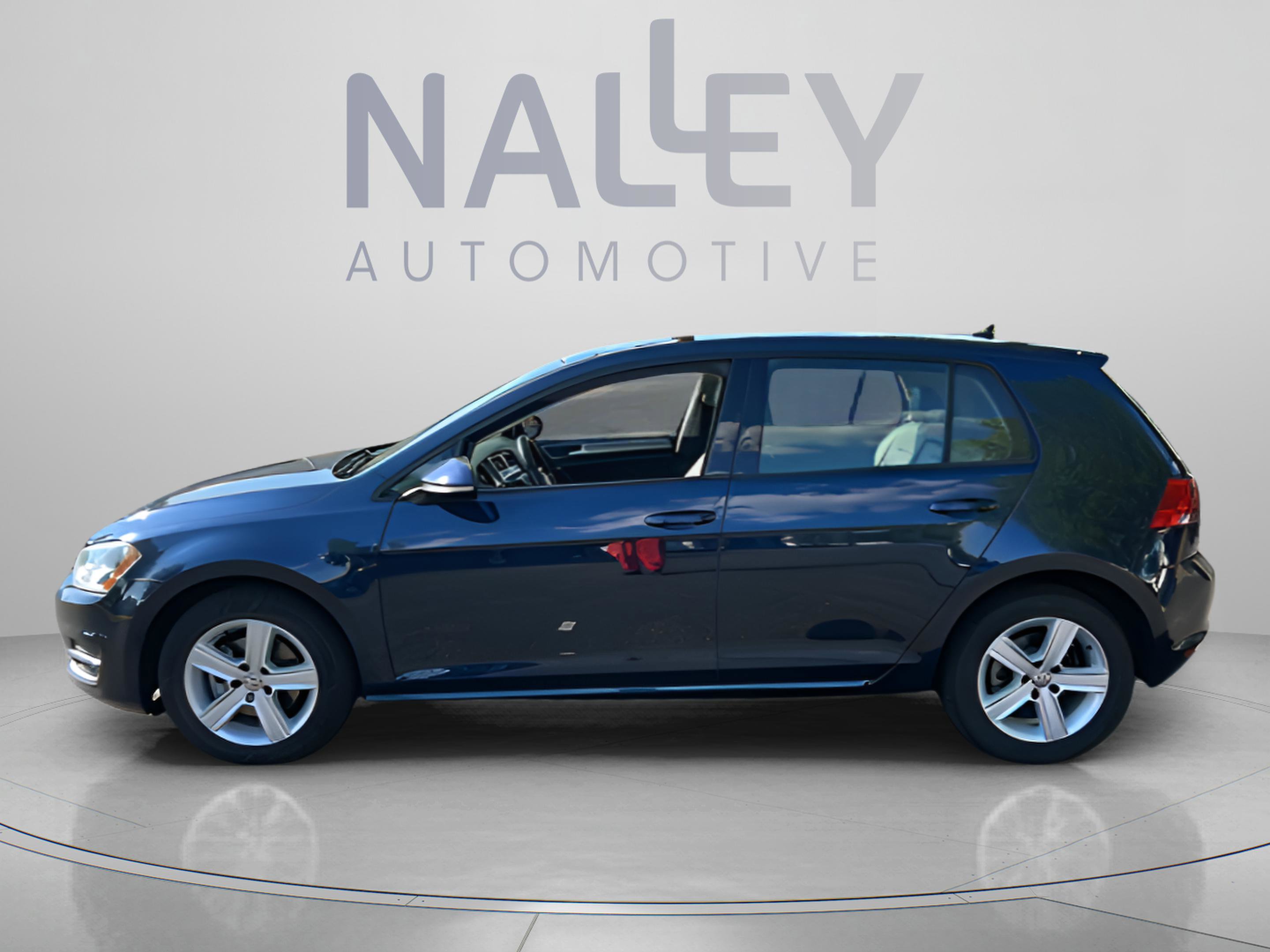Used 2017 Volkswagen Golf Wolfsburg Edition FWD image 2