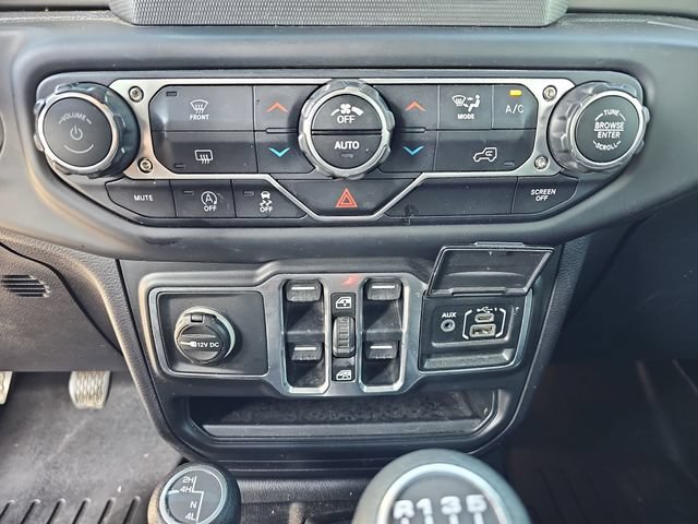 Used 2018 Jeep Wrangler Unlimited Sahara AWD/4WD image 26