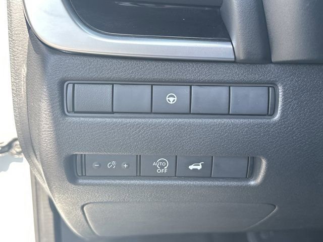 Used 2025 Nissan Rogue SV AWD/4WD image 28