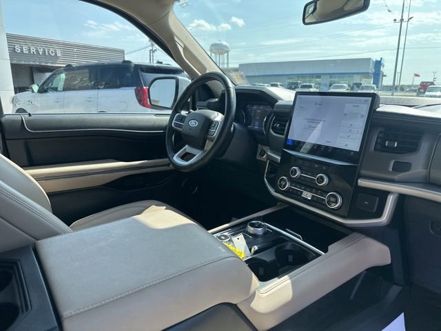 Used 2024 Ford Expedition Max XLT image 9