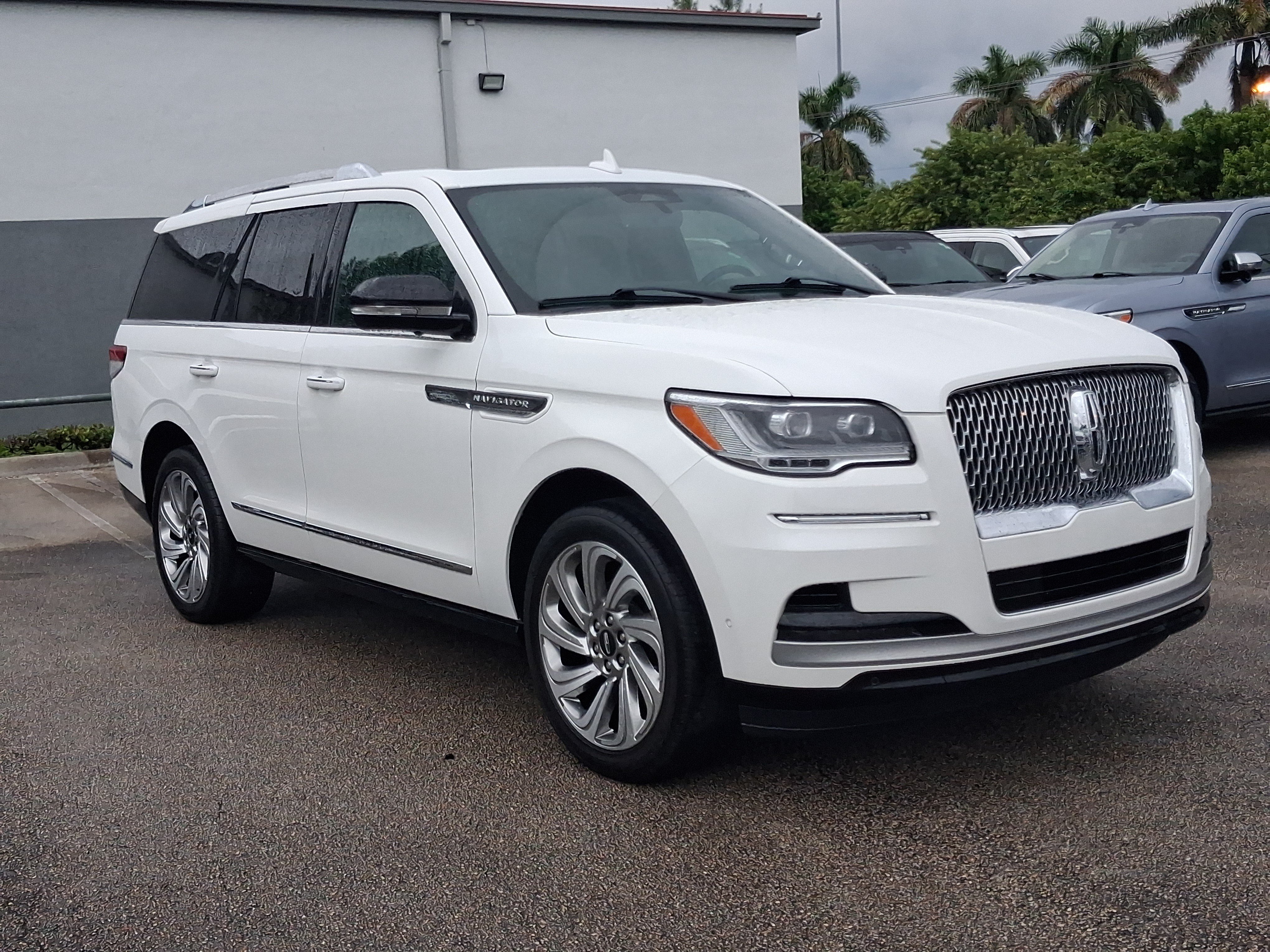 Used 2024 Lincoln Navigator Premiere AWD/4WD image 21