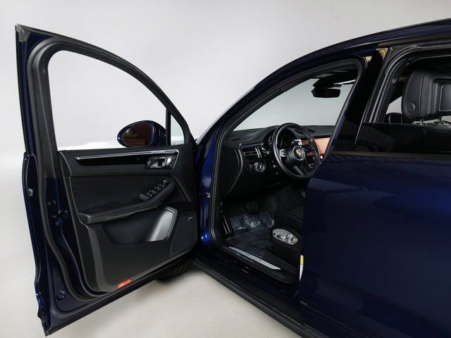 Certified 2026 Porsche Macan AWD/4WD image 28