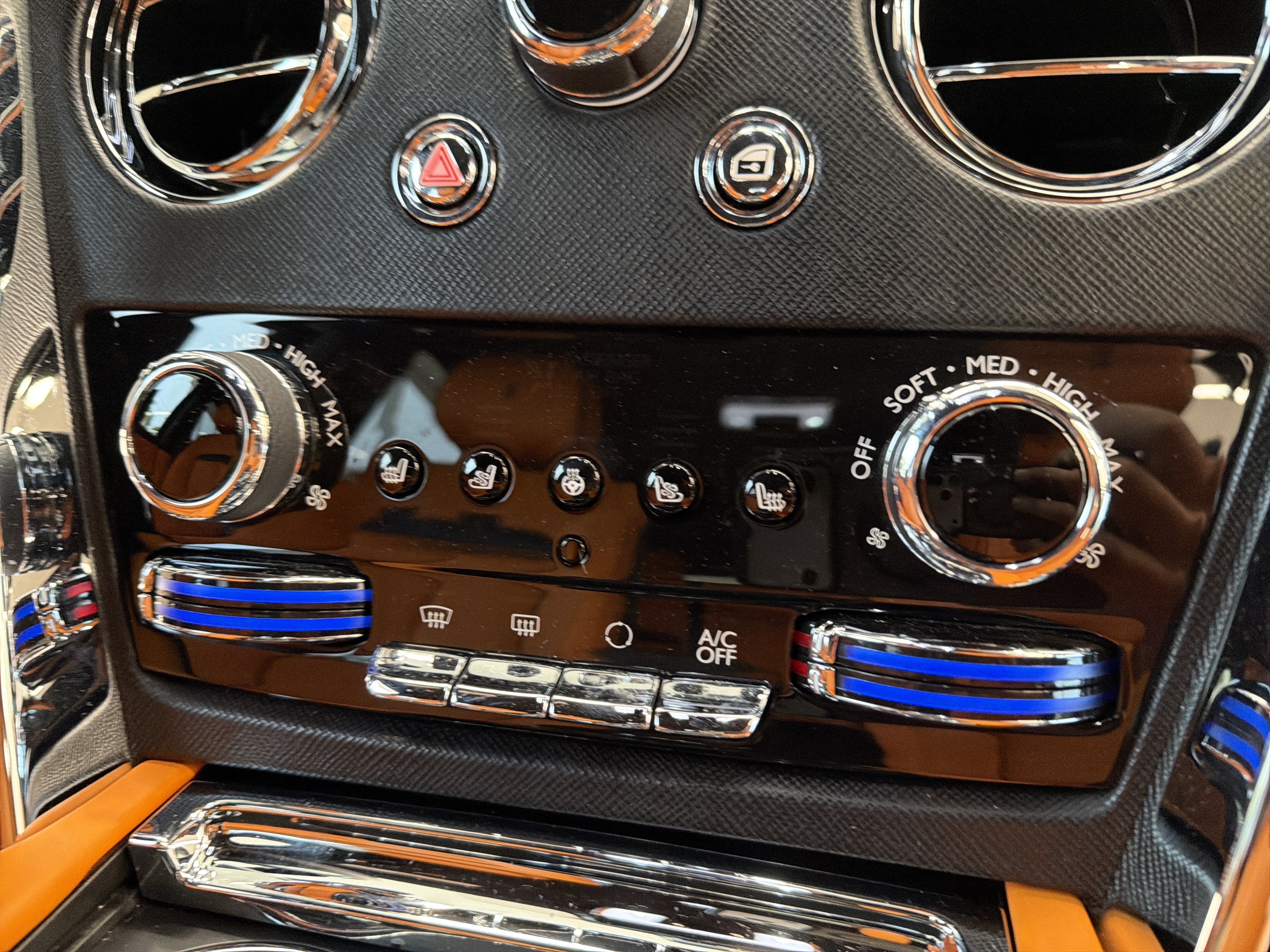Certified 2022 Rolls-Royce Cullinan AWD/4WD image 37