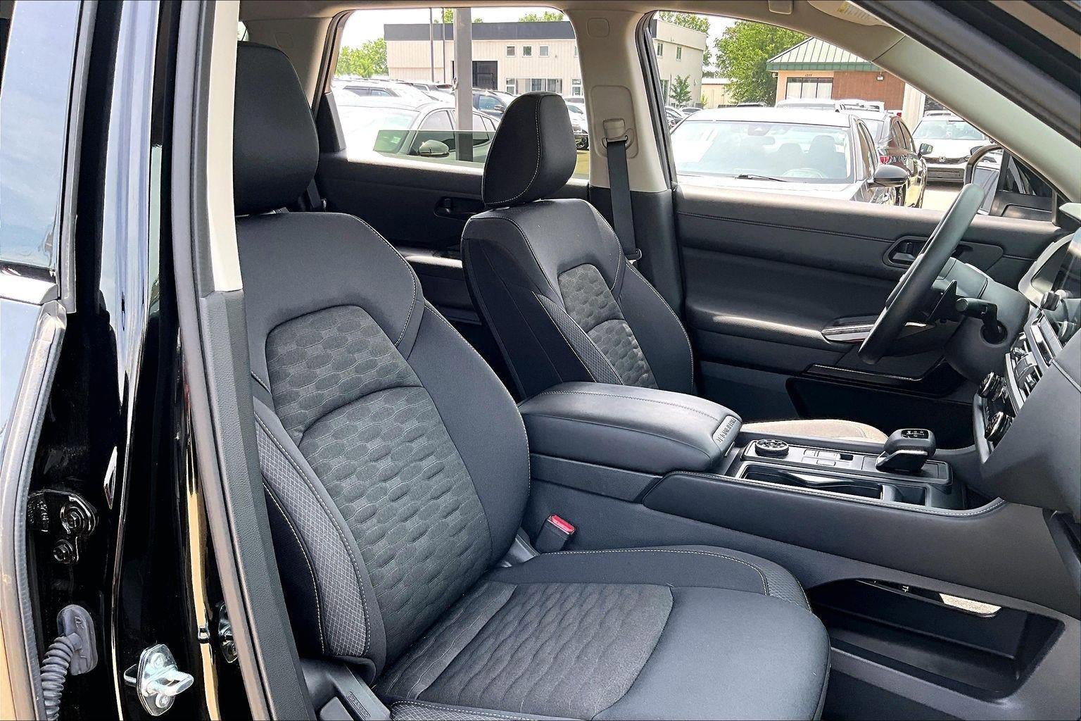 Used 2025 Nissan Pathfinder S AWD/4WD image 30