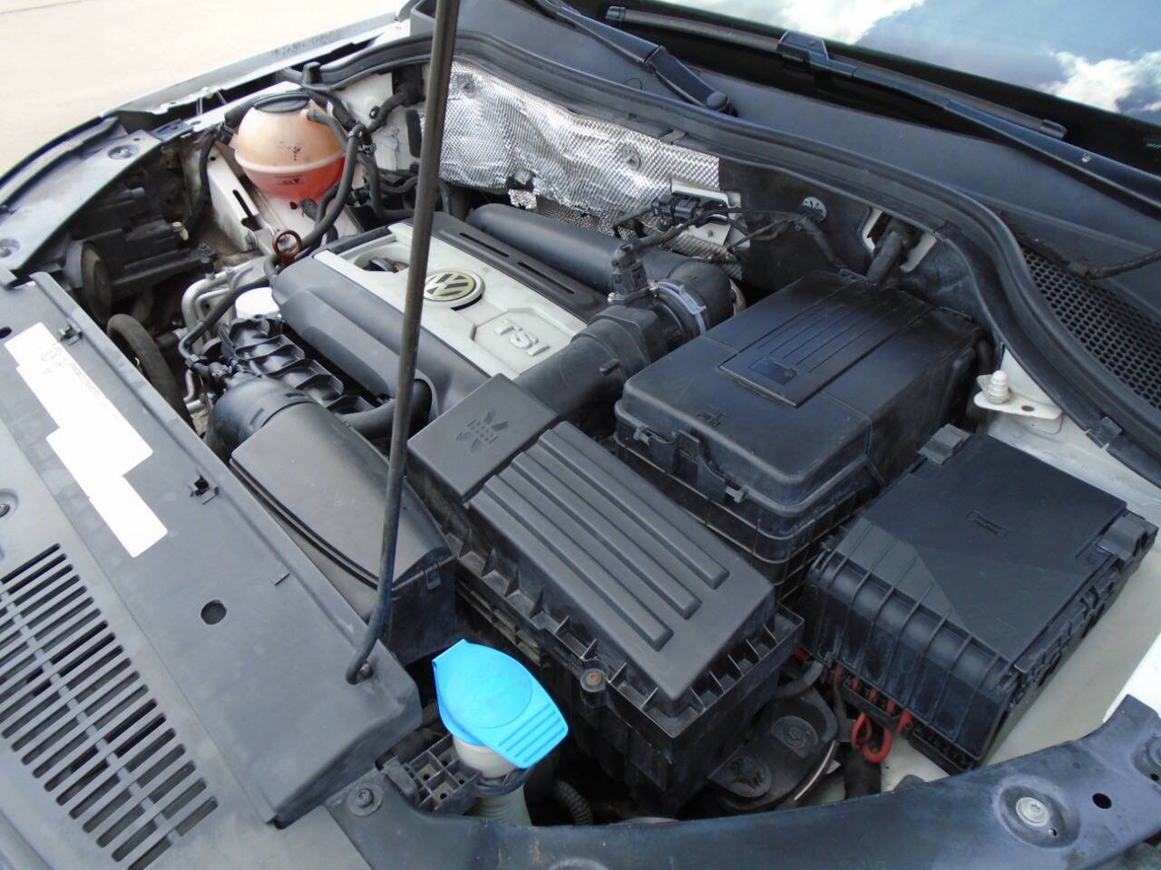 Used 2012 Volkswagen Tiguan SE FWD image 19
