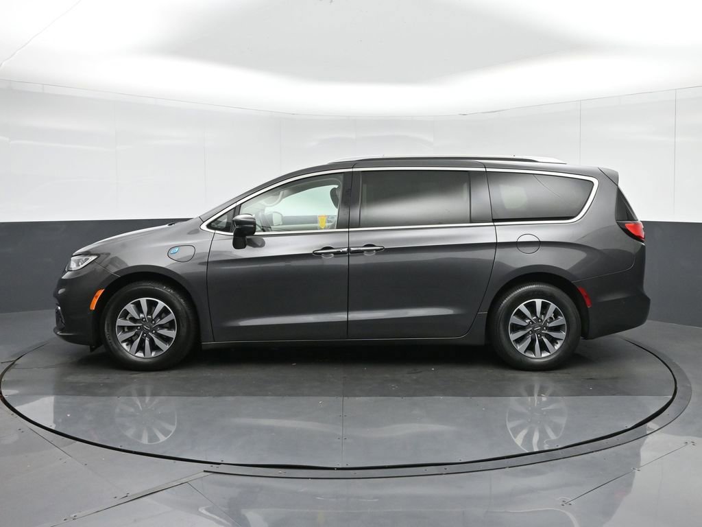 Used 2021 Chrysler Pacifica Touring-L image 4