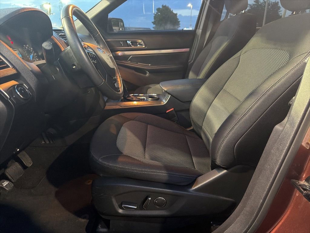 Used 2018 Ford Explorer XLT FWD image 11