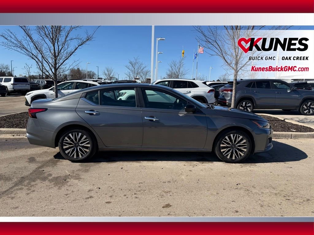 Used 2025 Nissan Altima 2.5 SV image 4