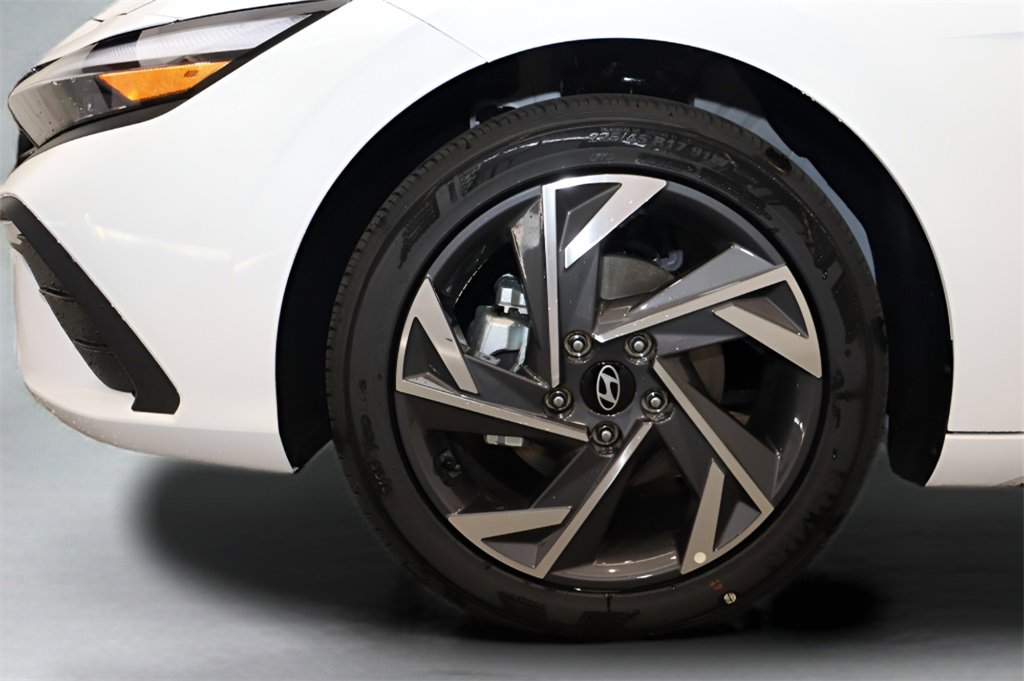 New 2026 Hyundai Elantra Sport image 4