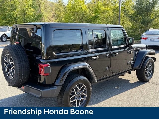 Used 2024 Jeep Wrangler Sahara image 5