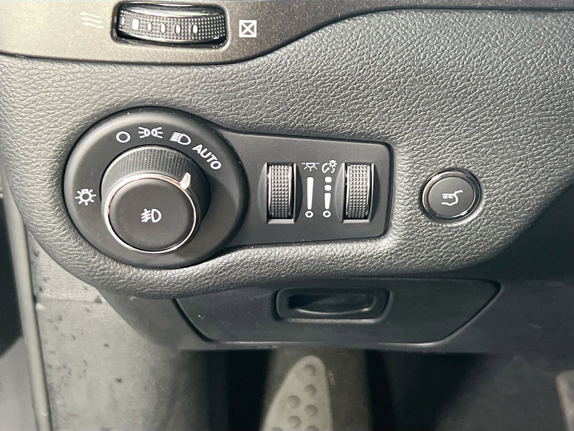 Used 2022 Jeep Cherokee Trailhawk w/ Sun, Sound & Nav Group image 10