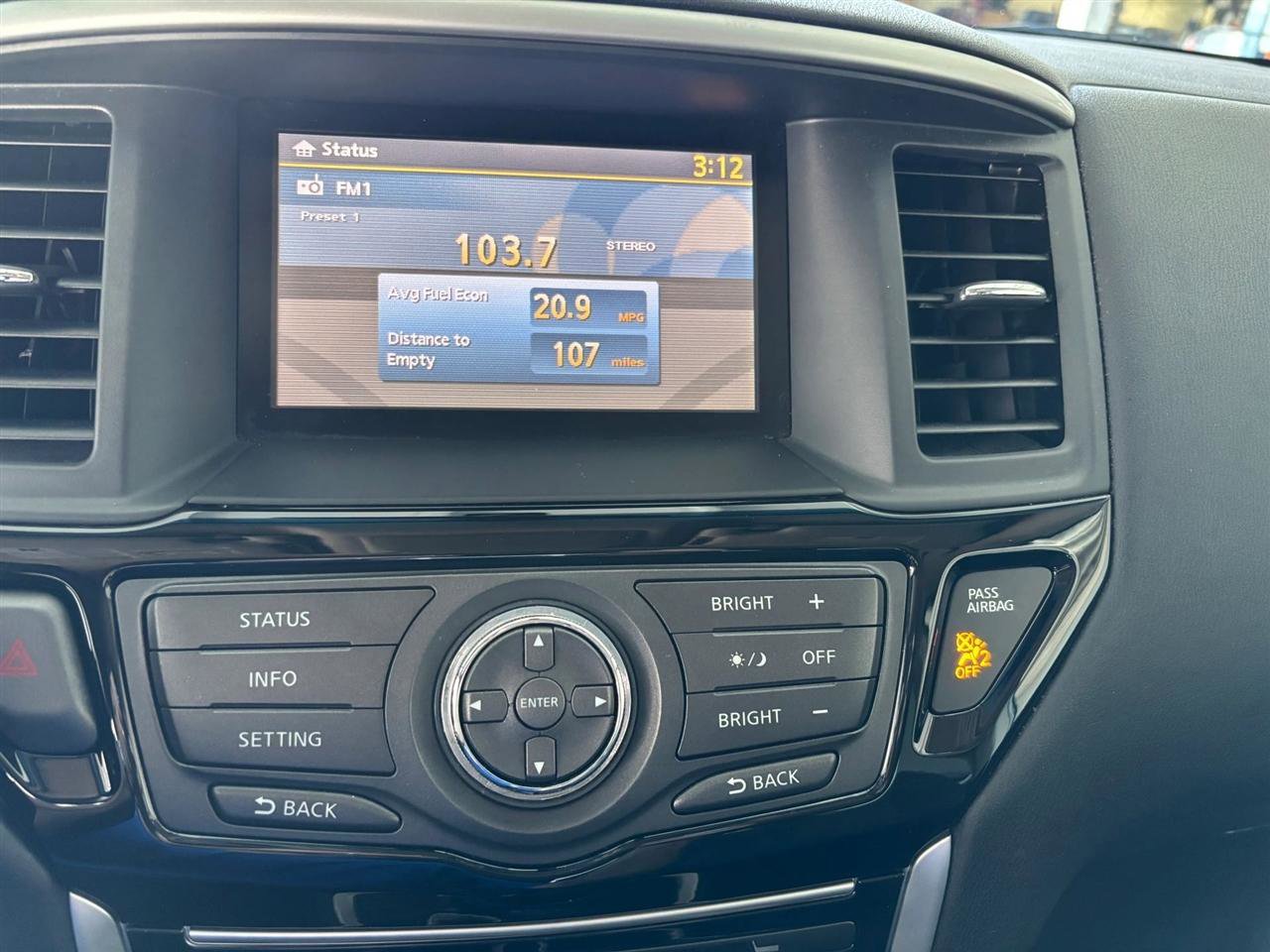 Used 2016 Nissan Pathfinder SV FWD image 16