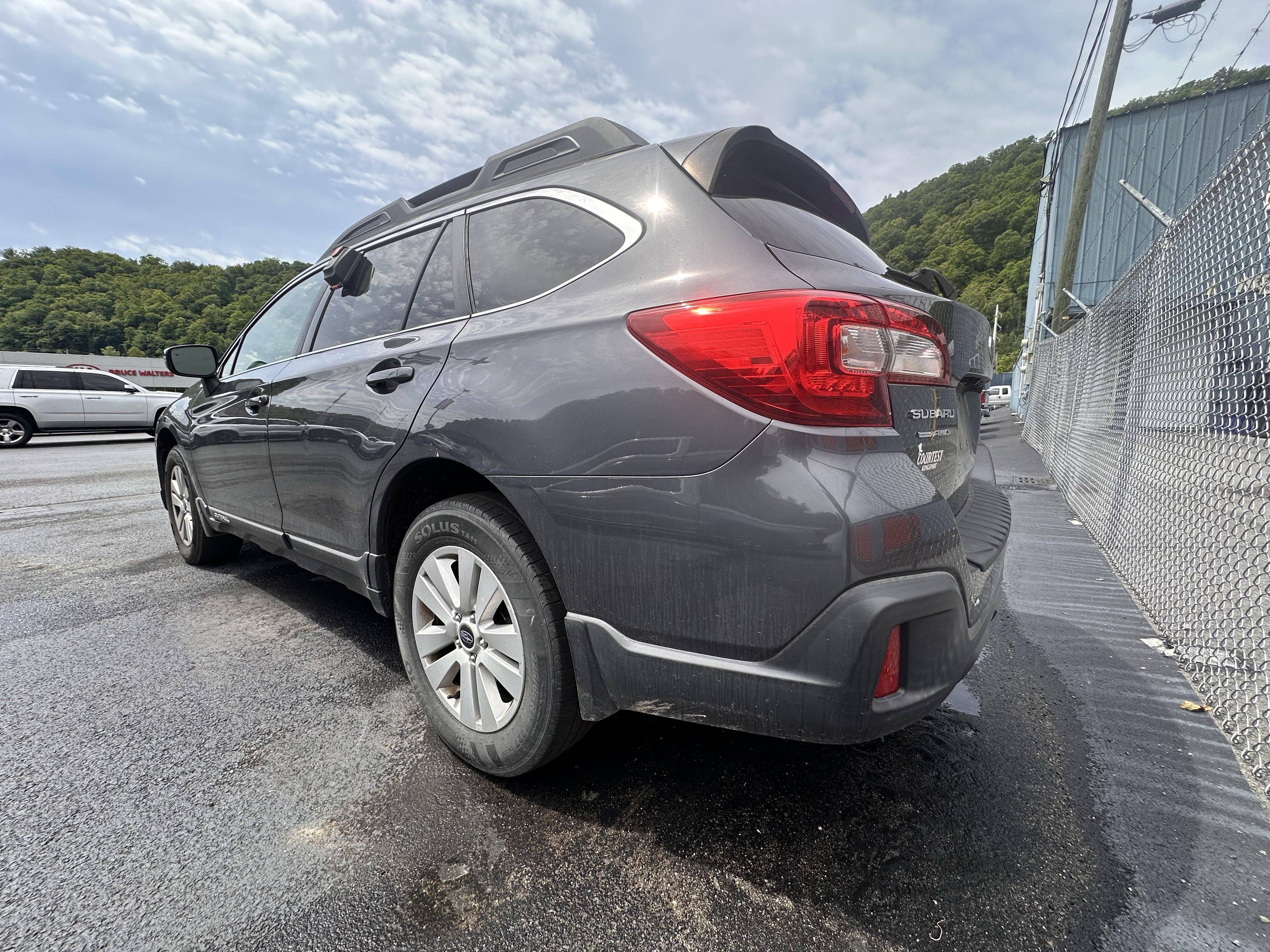 Used 2018 Subaru Outback 2.5i Premium AWD/4WD image 5