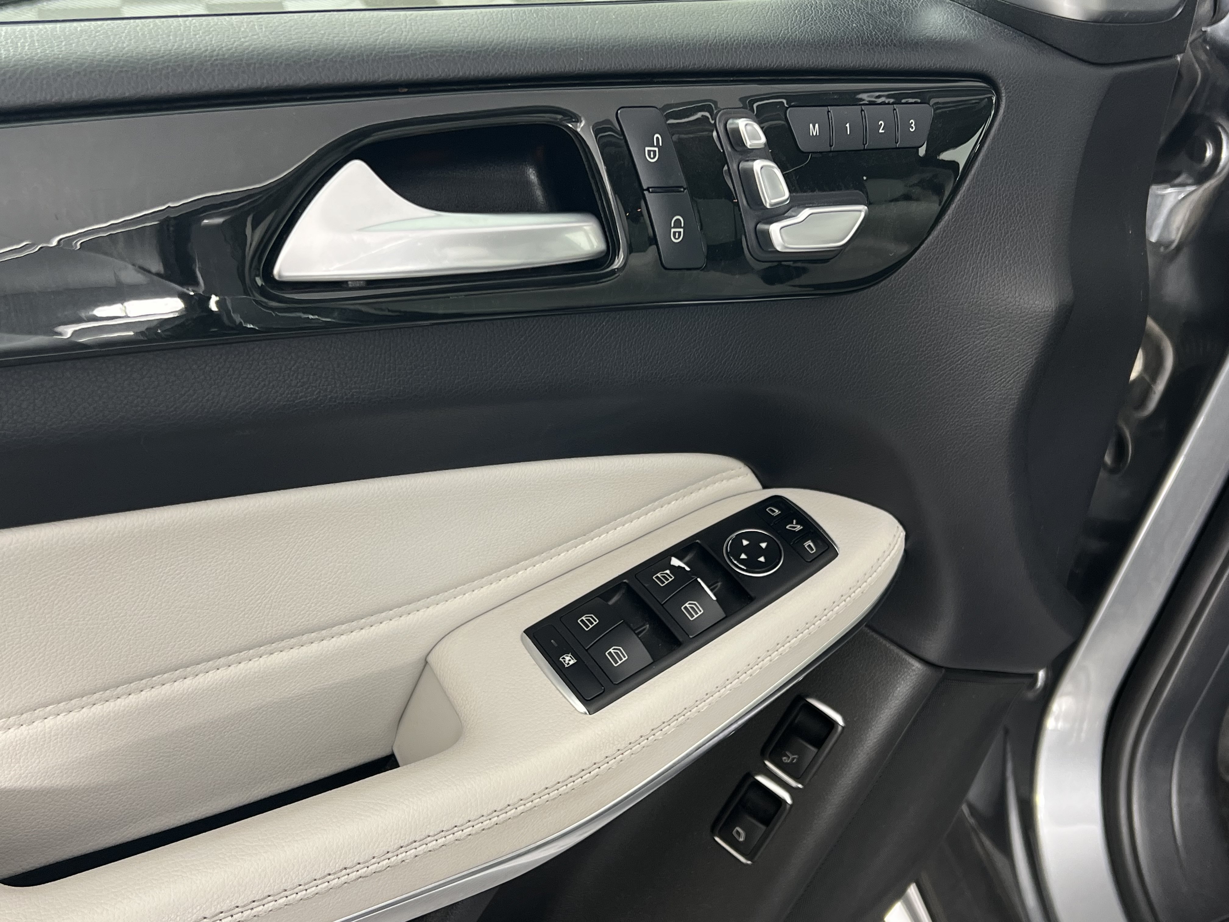 Used 2017 Mercedes-Benz GLS 550 4MATIC image 17