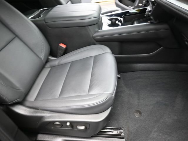 Used 2025 Chevrolet Suburban LT w/ Comfort Package AWD/4WD image 28