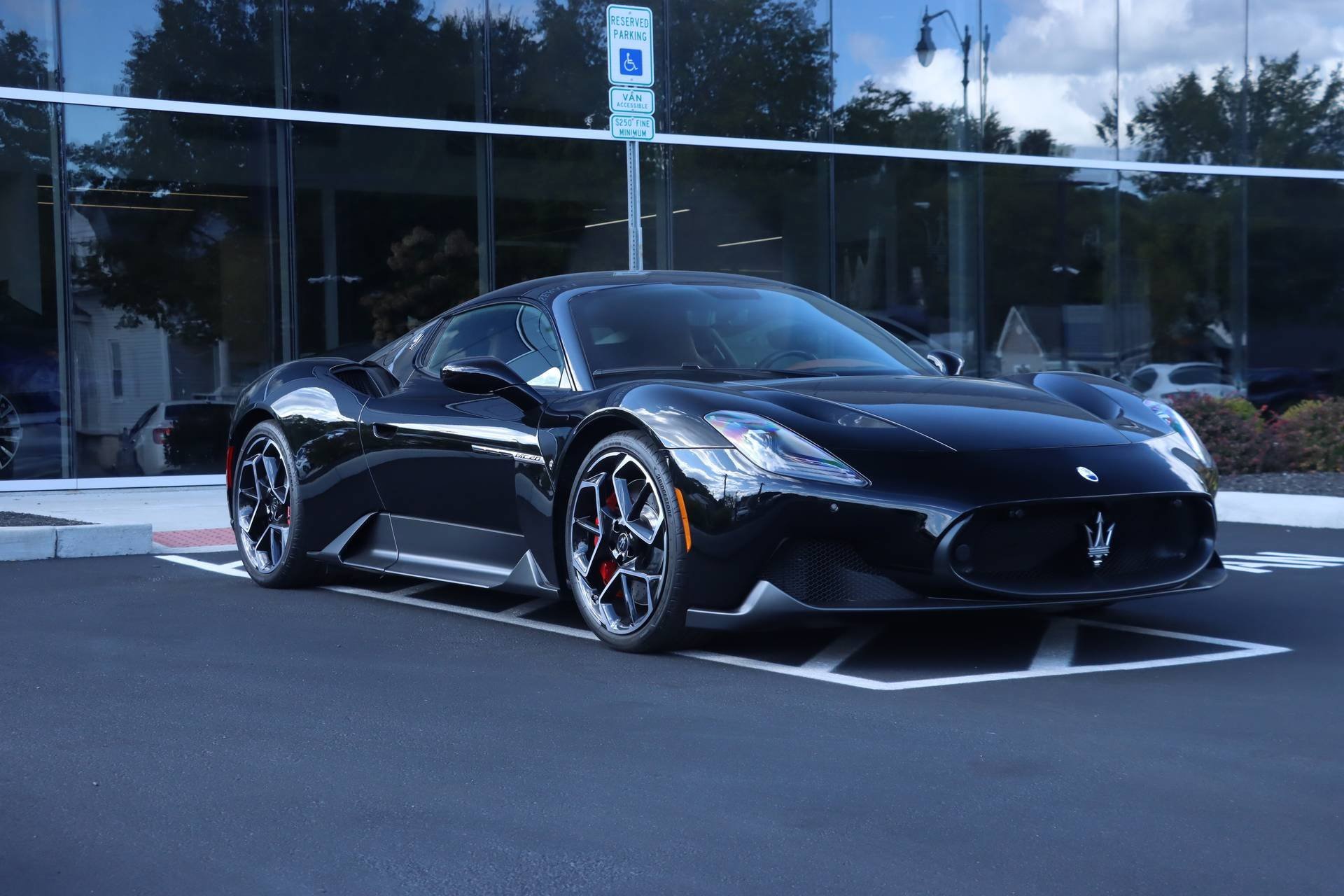 Certified 2022 Maserati MC20 Coupe image 1