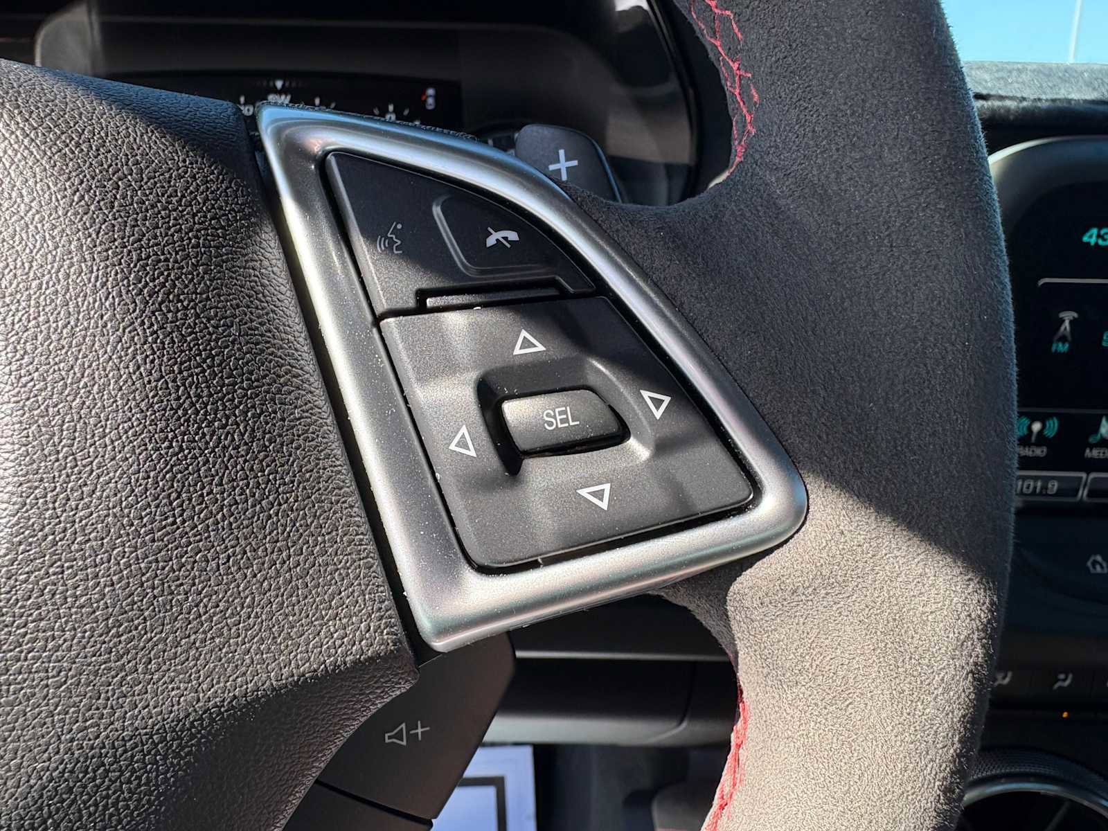 Used 2018 Chevrolet Camaro ZL1 RWD image 16