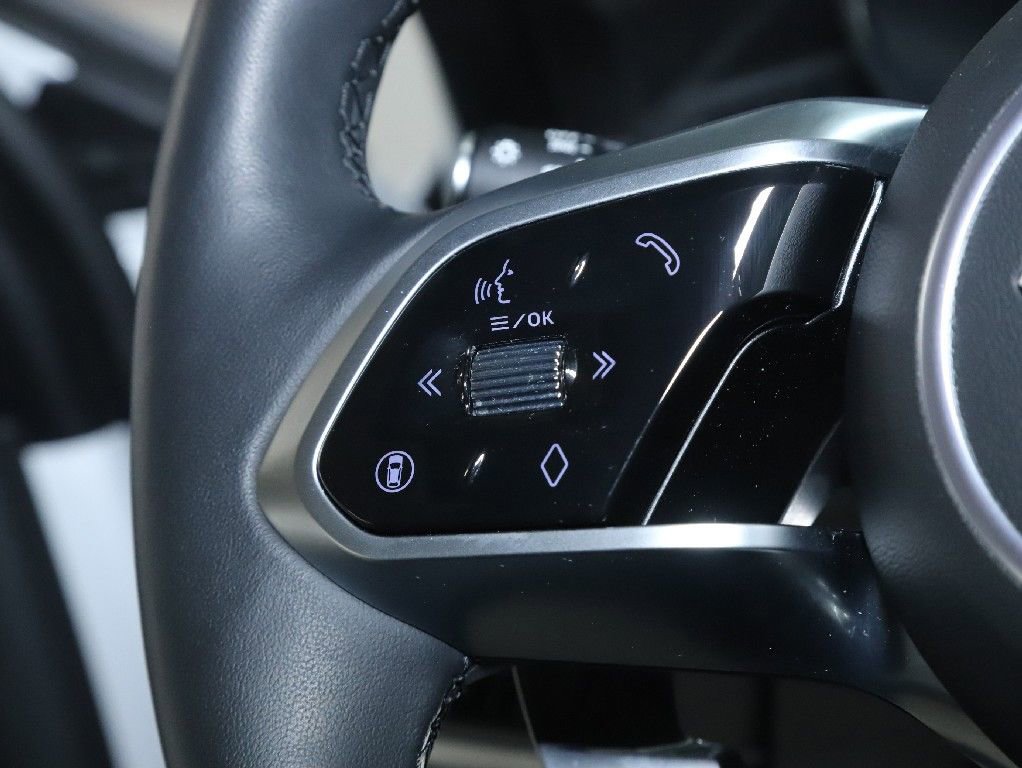 Certified 2024 Jaguar E-PACE R-Dynamic SE image 22