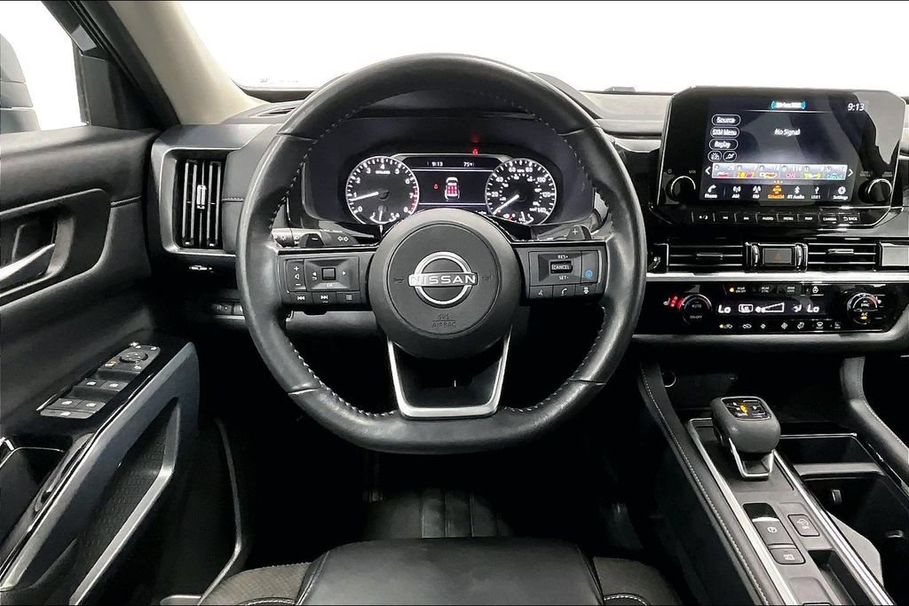 Used 2025 Nissan Pathfinder SL FWD image 6