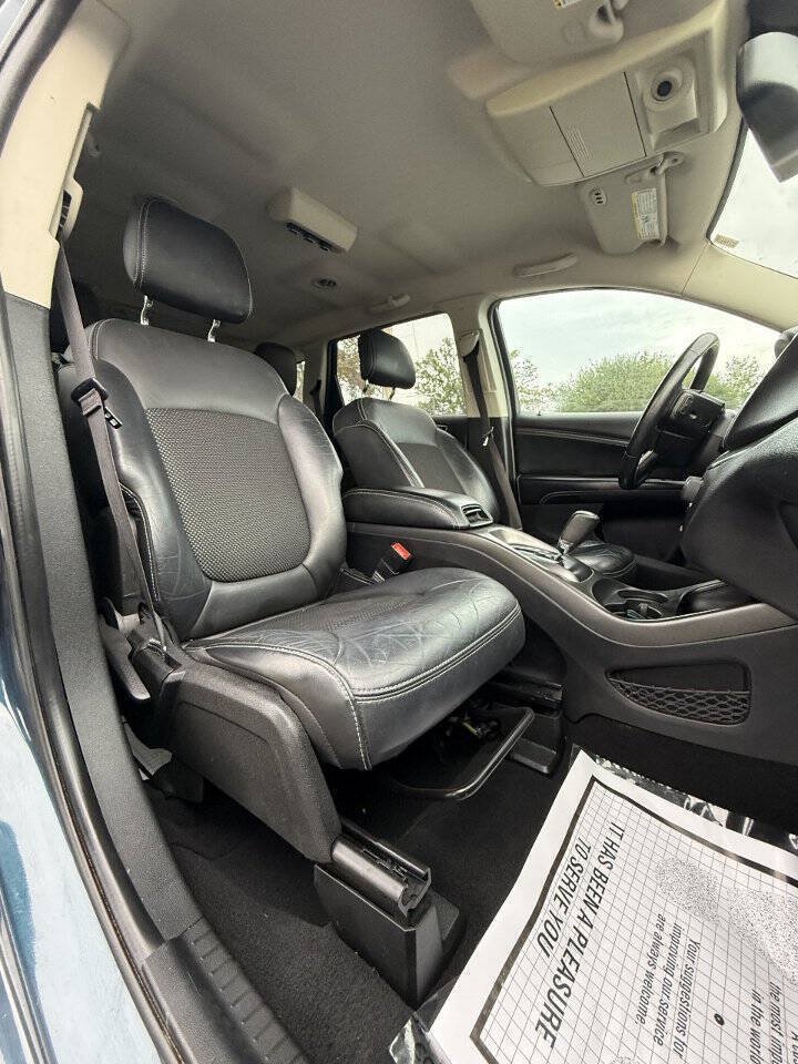 Used 2015 Dodge Journey Crossroad w/ Flexible Seating Group FWD image 18