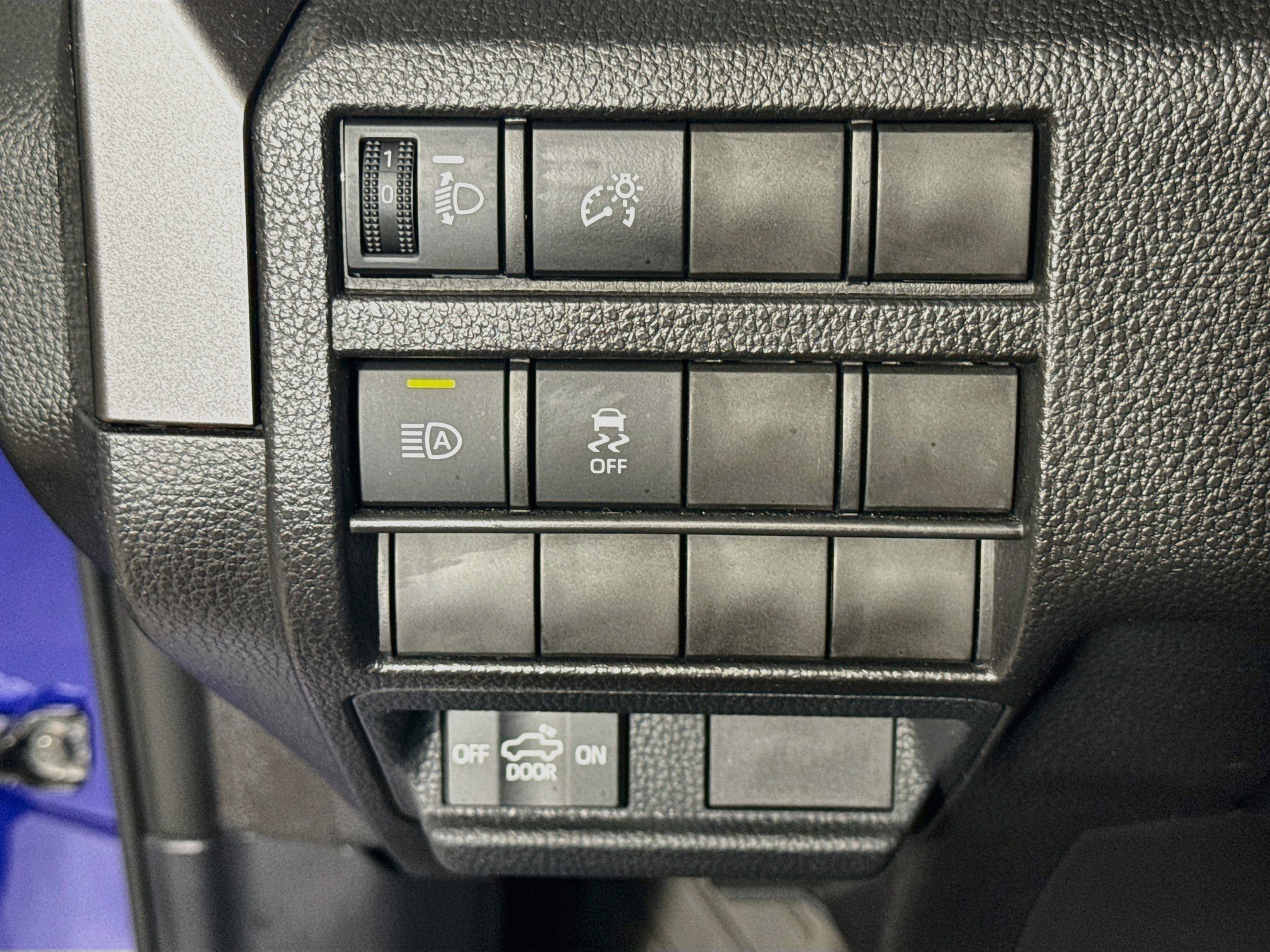 Certified 2025 Toyota Tacoma SR5 AWD/4WD image 10