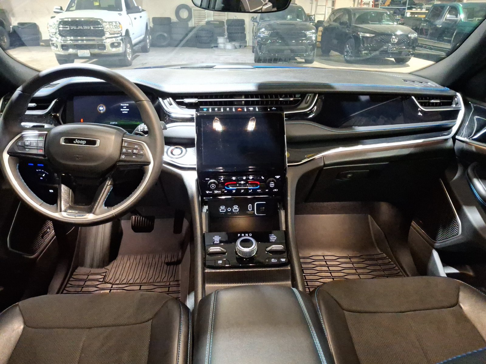 Certified 2024 Jeep Grand Cherokee Trailhawk AWD/4WD image 8