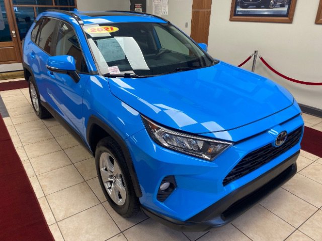 Used 2021 Toyota RAV4 XLE w/ Convenience Package FWD image 5