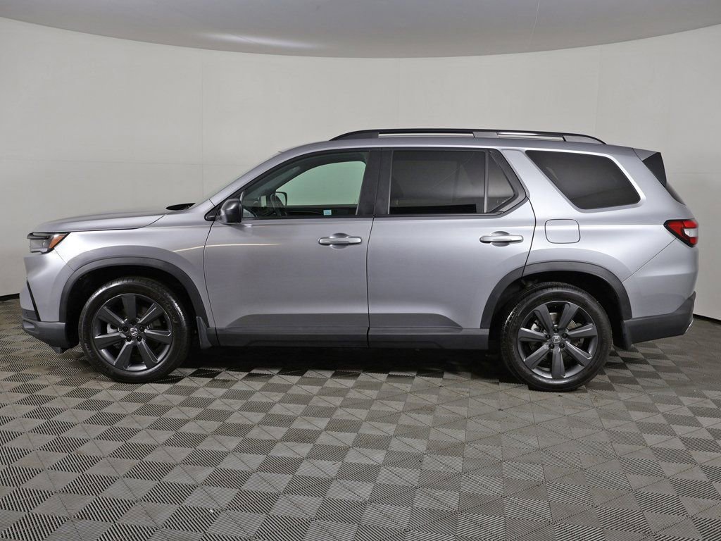 Used 2025 Honda Pilot Sport image 17