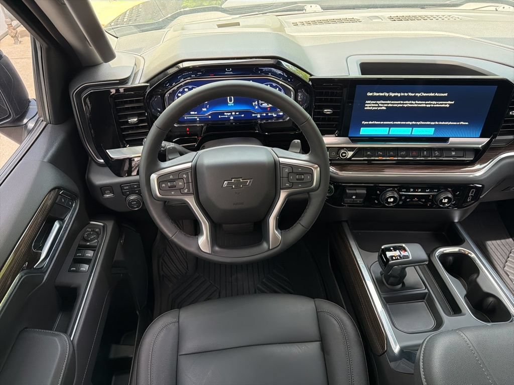 Used 2024 Chevrolet Silverado 1500 LT Trail Boss w/ LT Trail Boss Premium Package AWD/4WD image 5
