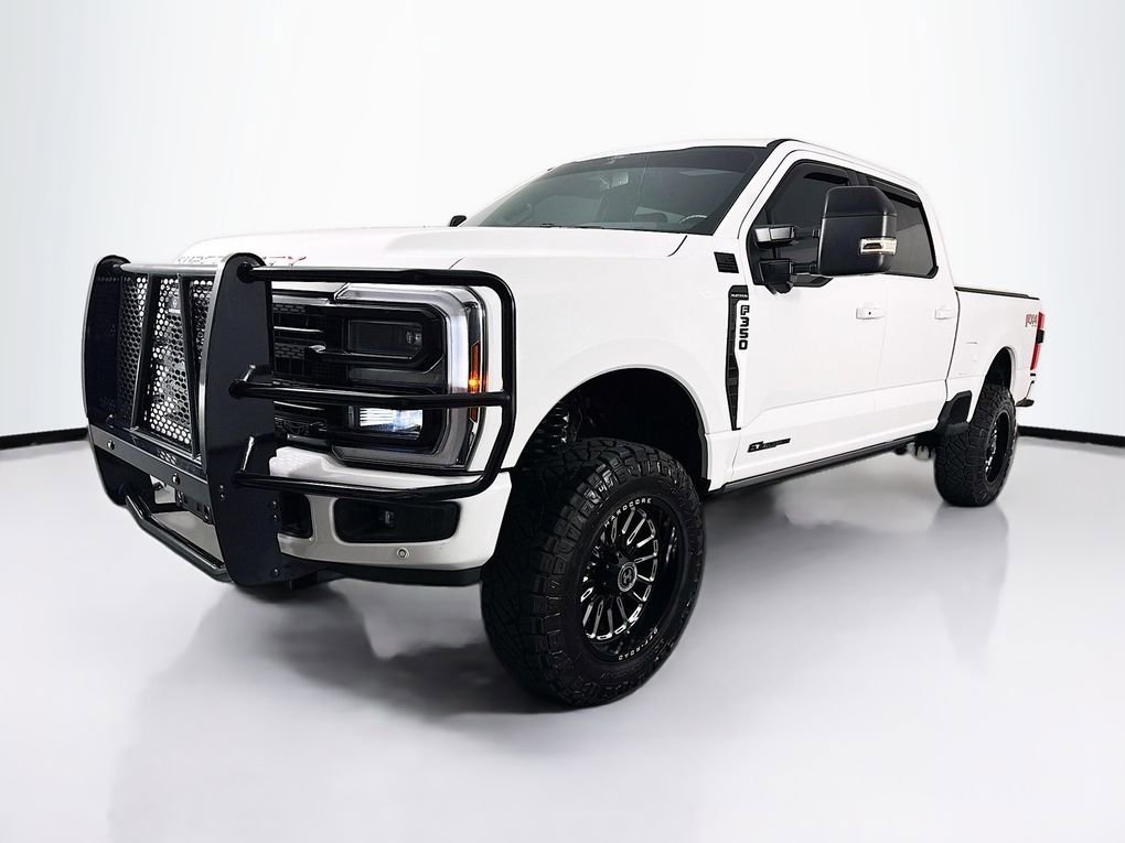 Used 2025 Ford F350 Platinum w/ FX4 Off-Road Package image 3