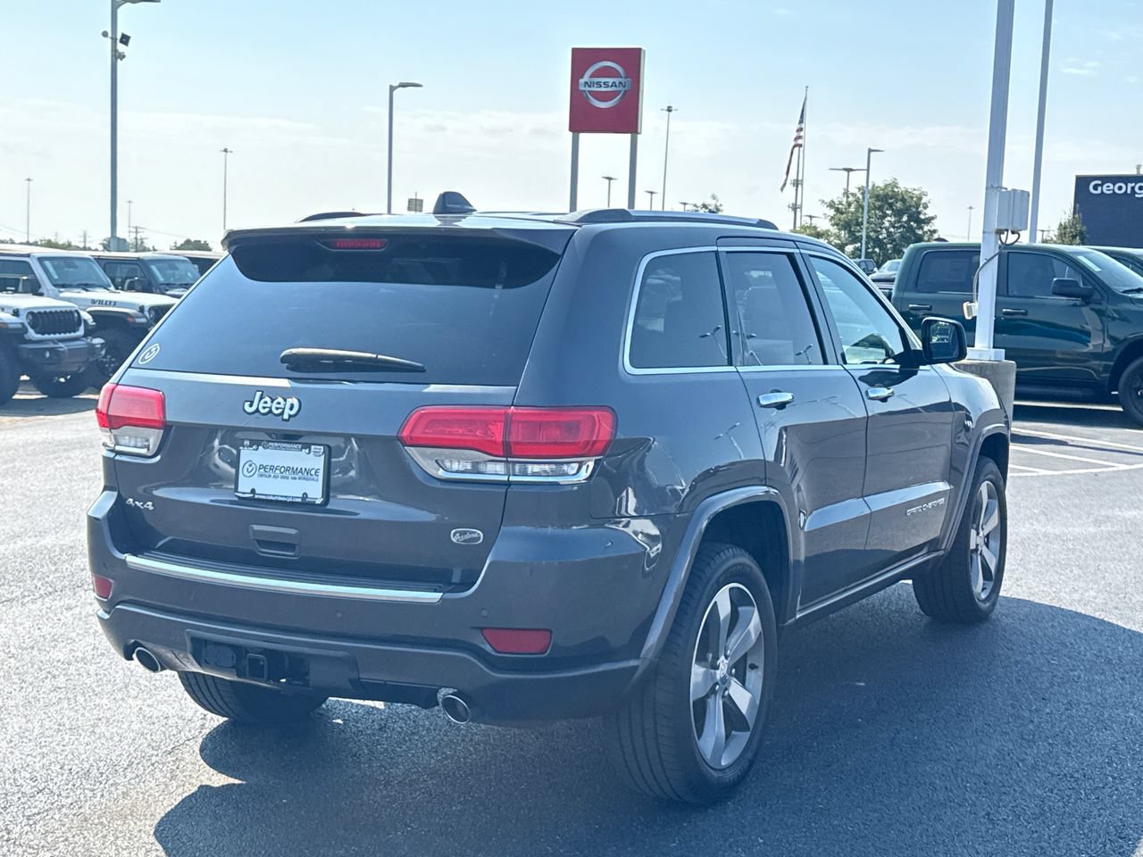 Used 2015 Jeep Grand Cherokee Overland w/ Advanced Technology Group AWD/4WD image 3